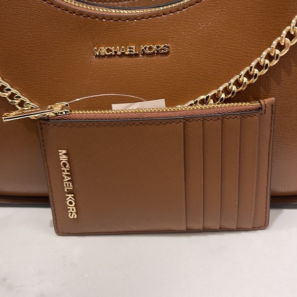 MICHAEL KORS
Jet Set Travel Medium Top Zip Leather Card Case Wallet 
Luggage
NWT - Picture 9 of 16